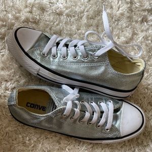 Metallic converse like new.